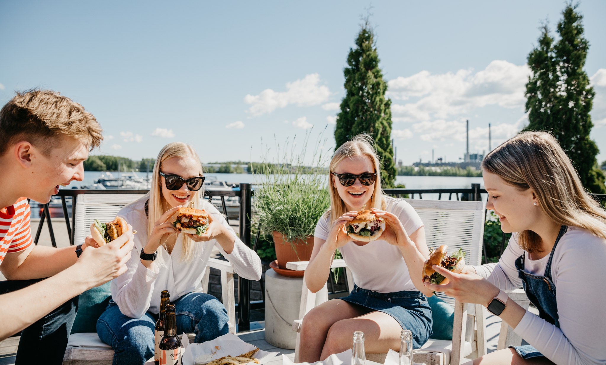 Parhaat tarinat alkavat yhteisen pöydän ääreltä.